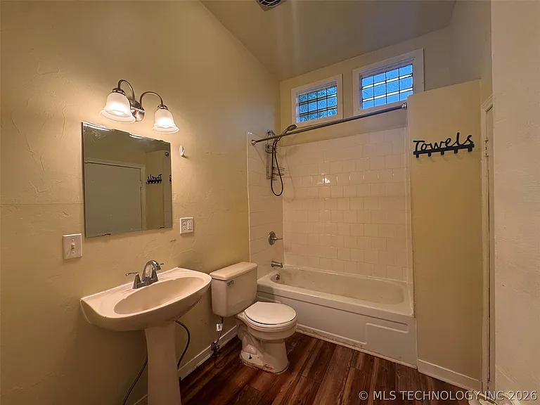 709 N 6th Ave — Photo 10