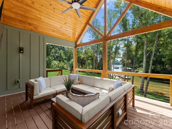 143 Hideaway Ln, Mooresville, NC 28117