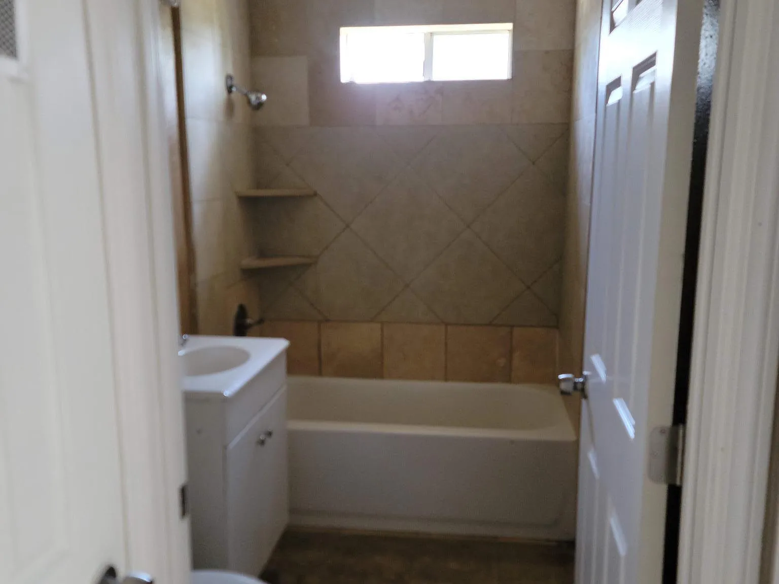 3 bed, 1196 sqft, $2,450 — Photo 3