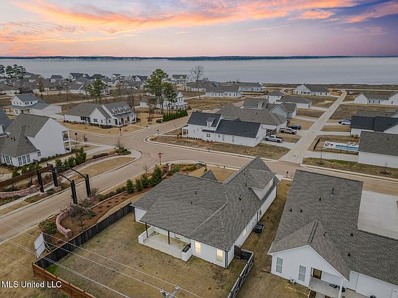 4th image of 264 Arbor Trl