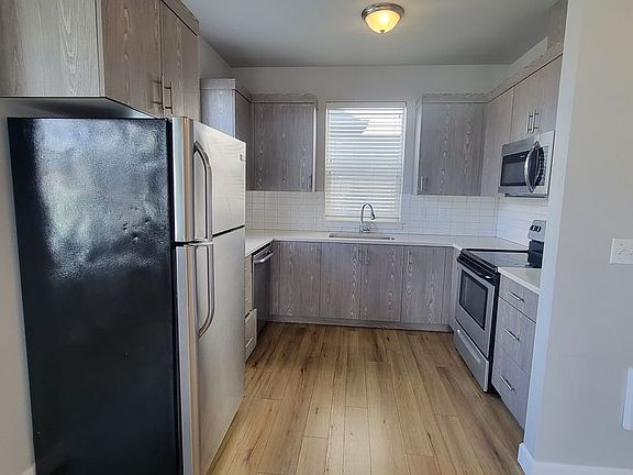5th image of 424 NE Stafford St APT B1