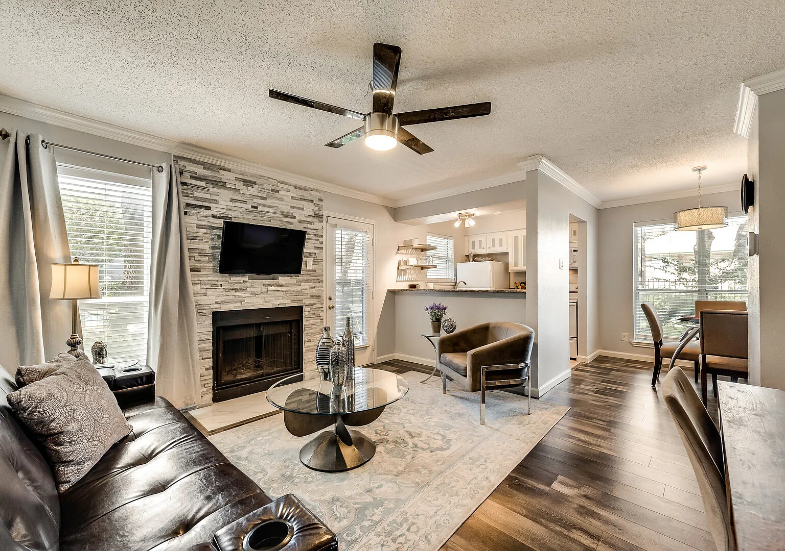 I00 World Cup Stay - 18min to AT&T - Sleeps 4 - Free Parking — Photo 1