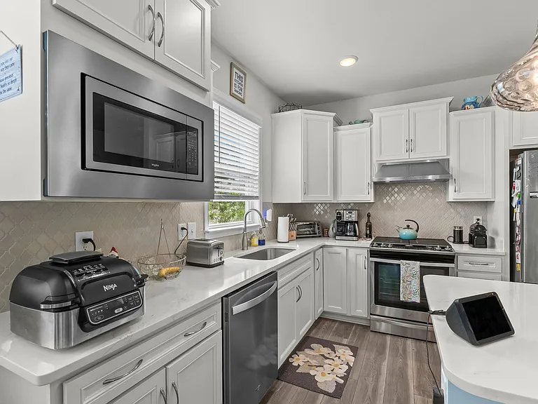 6041 Campanella St — Photo 16