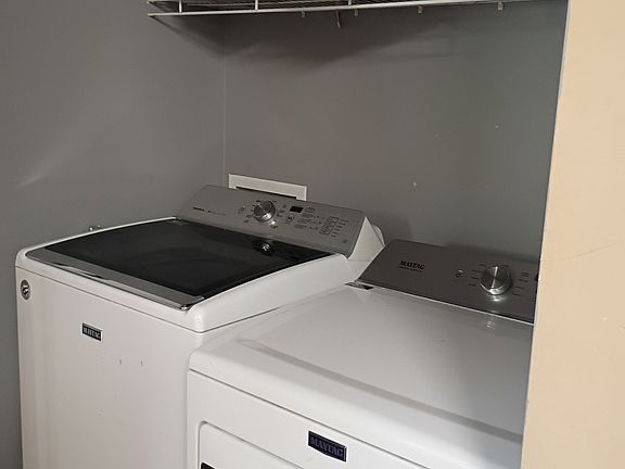 4th image of 2210 S Laurelwood Cir