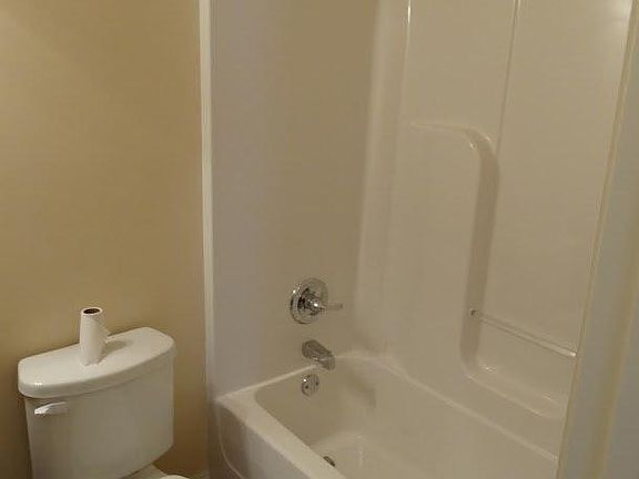 3rd image of 107 Canyon Dr