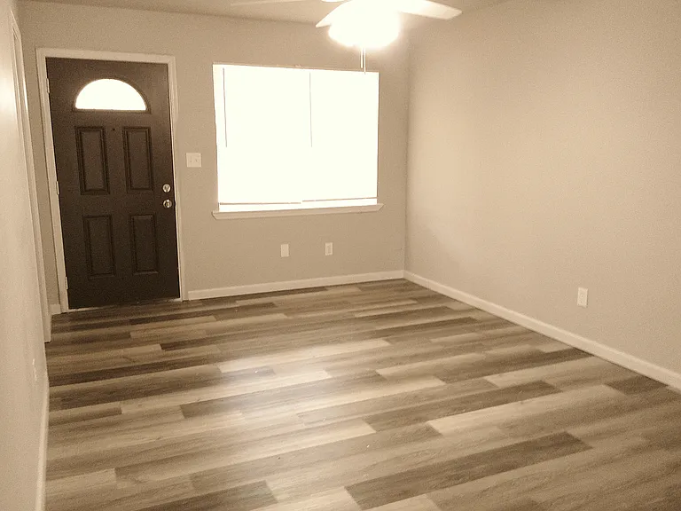 1505 S Howard Ave — Photo 3