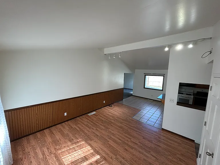 1882 Paul Dr — Photo 3