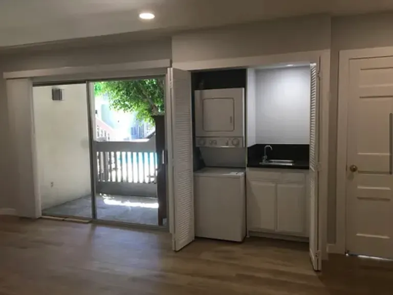 5300 Fairview Blvd #6 — Photo 6
