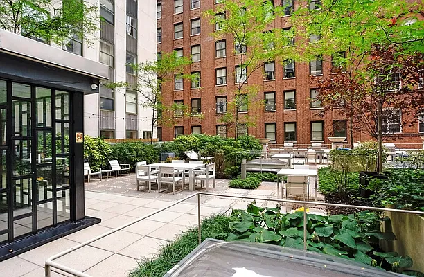 Rented by SERHANT. | media 23