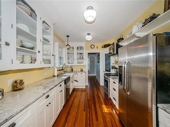 4th image of 301 49th St N