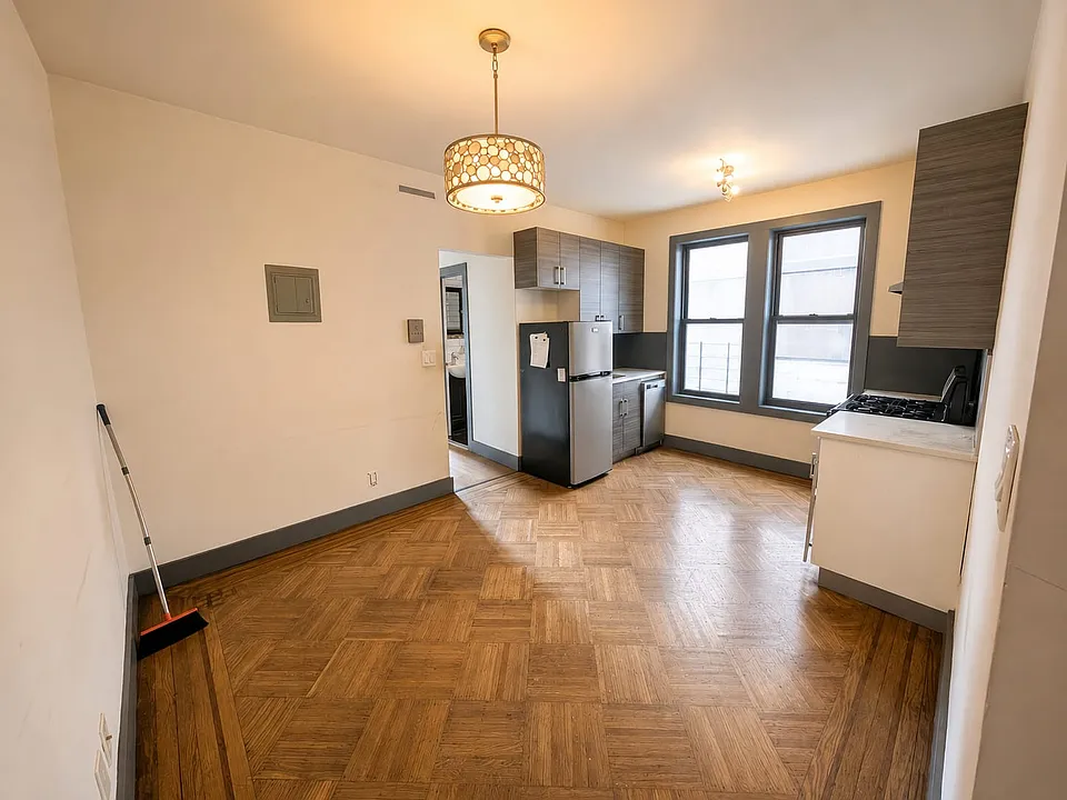 1399 Saint Johns Pl #4