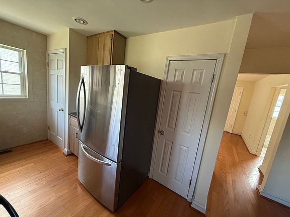3rd image of 8661 Litzsinger Rd