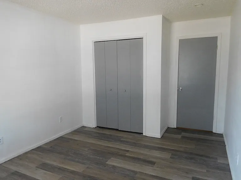 8020 Crestline Ter — Photo 14