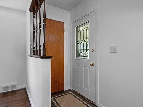 3rd image of 484 Park Ave