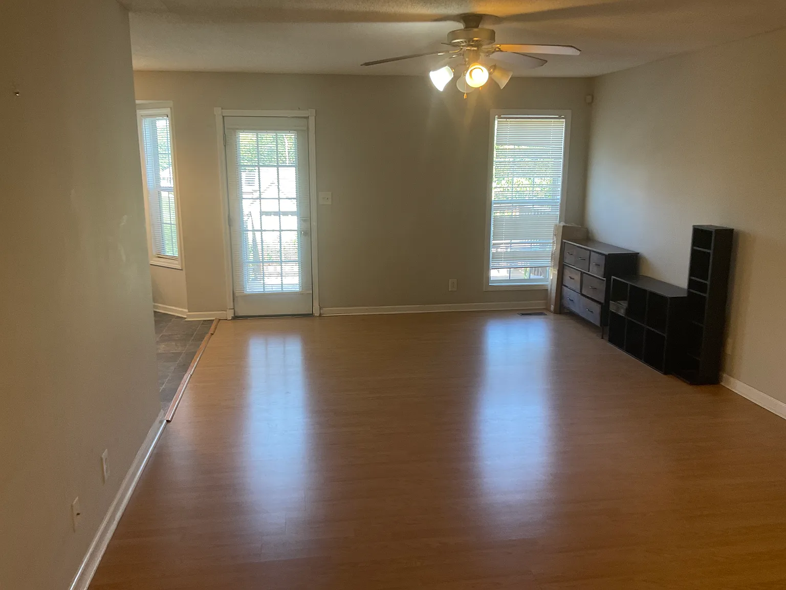3 bed, 1125 sqft, $1,300 — Photo 2