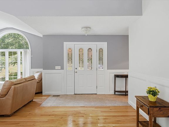 3rd image of 593 Southwick St