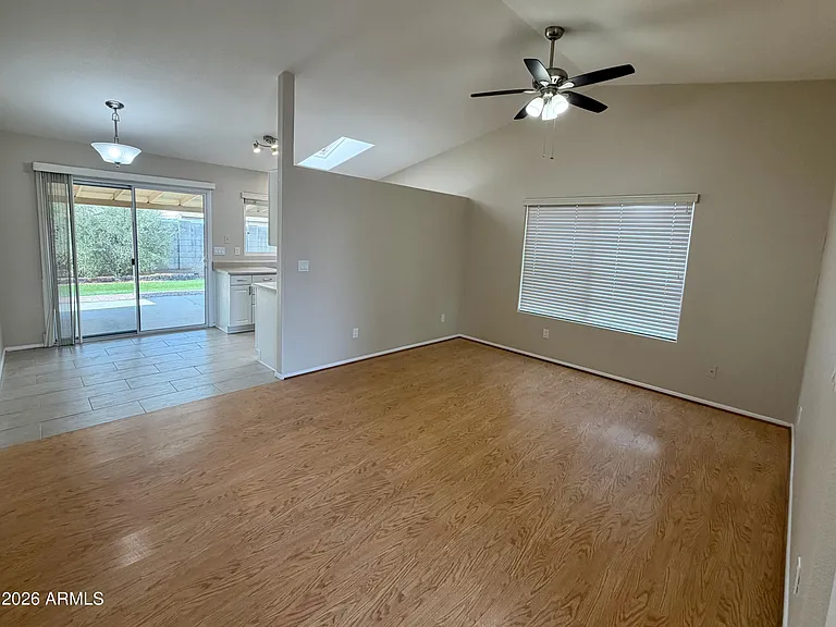 3005 W Ross Ave — Photo 3