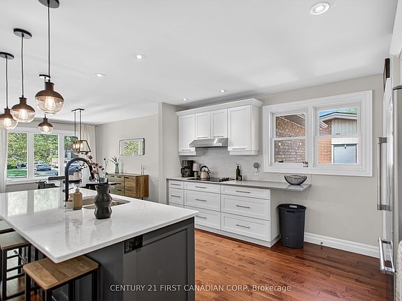 5th image of 681 Brant St
