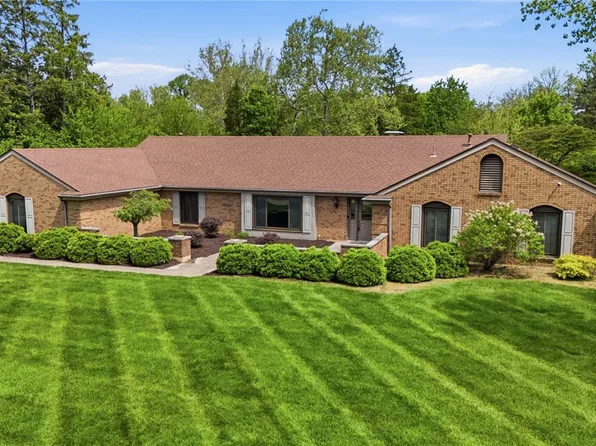 1081 Cedar Creek Cir, Dayton, OH 45459