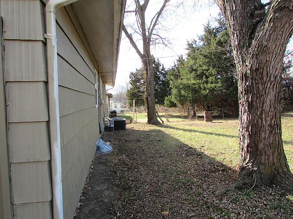 3rd image of 7500 Oakland Ave
