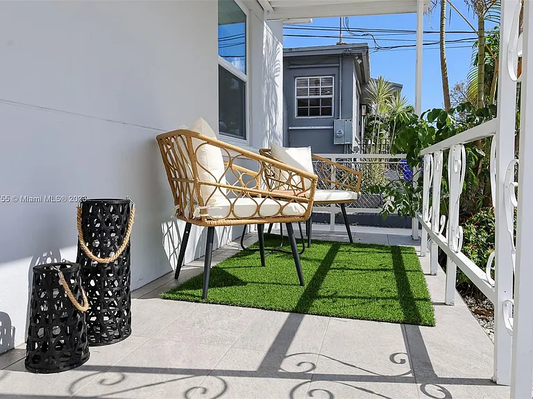 2761 SW 33rd Ave #1 — Photo 6