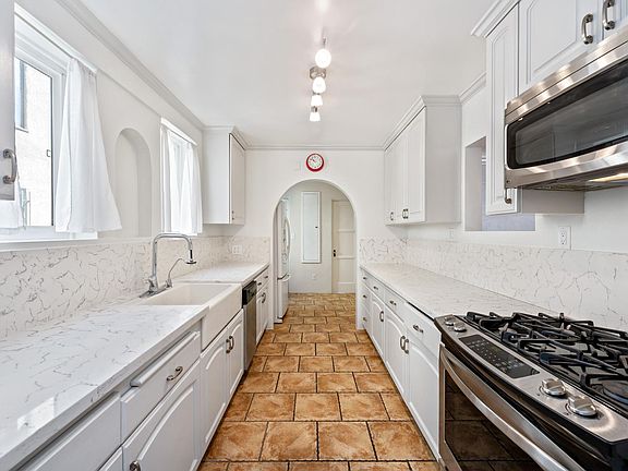5th image of 1124 S Crescent Heights Blvd