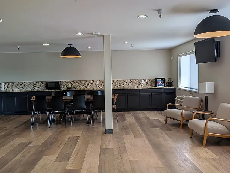 200 E Wolfensberger Rd #207 — Photo 4