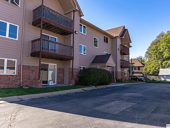4th image of 5016 California St APT 10