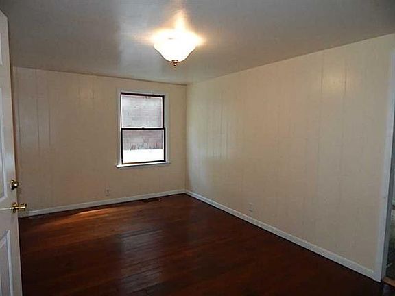 4th image of 2510 Suffolk St