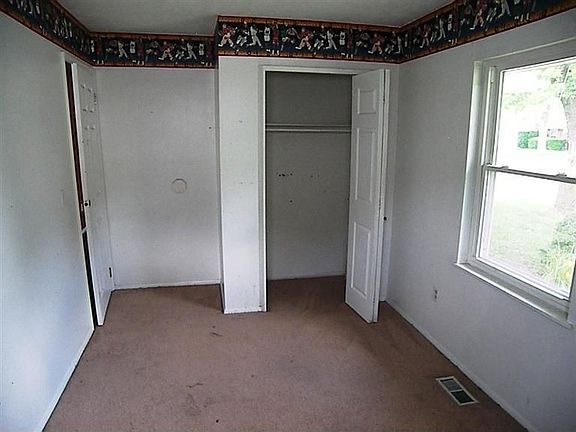 5th image of 2027 Commonwealth Dr