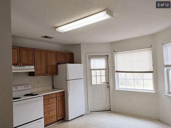 5th image of 117 Pasteur Ct