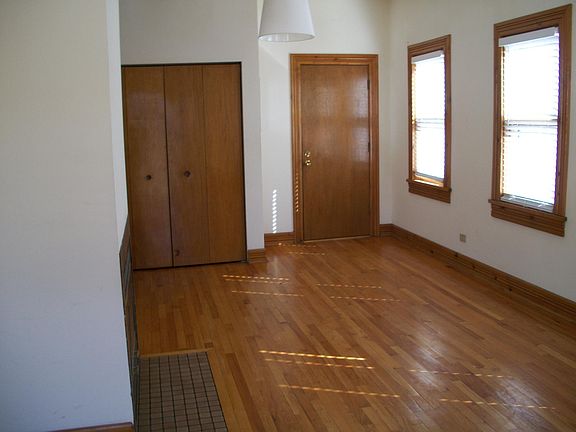 2nd image of 2614 N Wayne Ave APT 2R