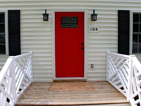 2nd image of 104 Chelsey Ct