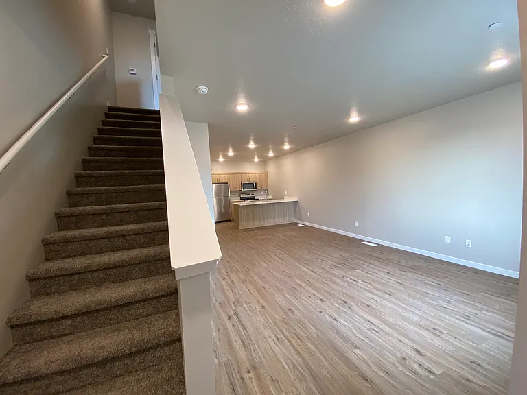 3710 S 10th Ave — Photo 5