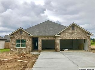 4323 Adventura Dr, Owens Cross Roads, AL 35763