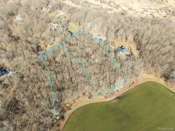 5663 Iosco Mountain Rd, Gregory, MI 48137