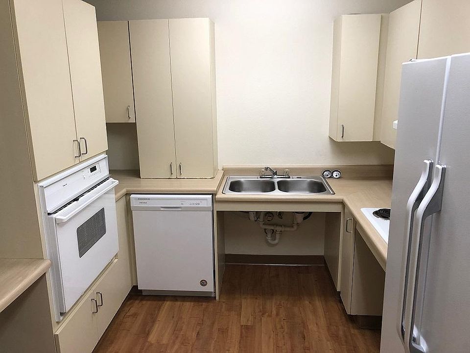1st image of 2400 4th Ave APT 135