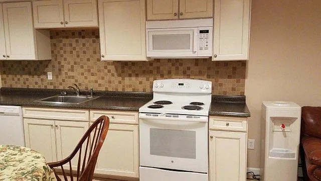 2 bed, $1,800 — Photo 4