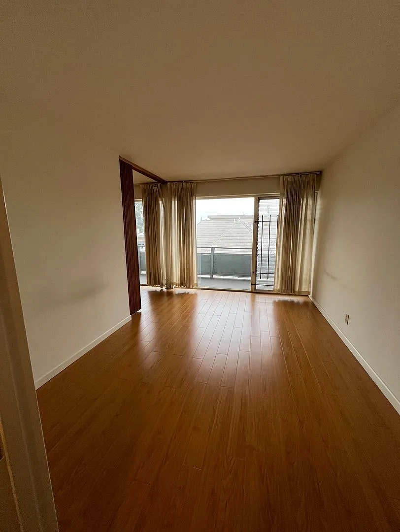 0740O - The Mariposa Apartments — Photo 3