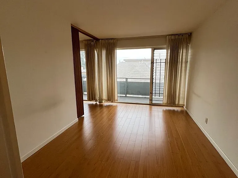 0740O - The Mariposa Apartments — Photo 3