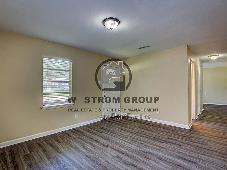 820 Collin Dr — Photo 5