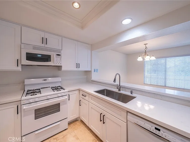 71 Woodleaf — Photo 4
