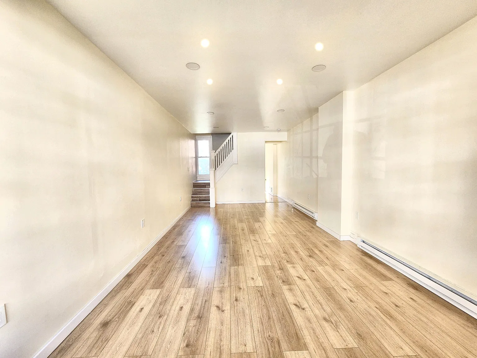 4 bed, 1200 sqft, $1,200 — Photo 3
