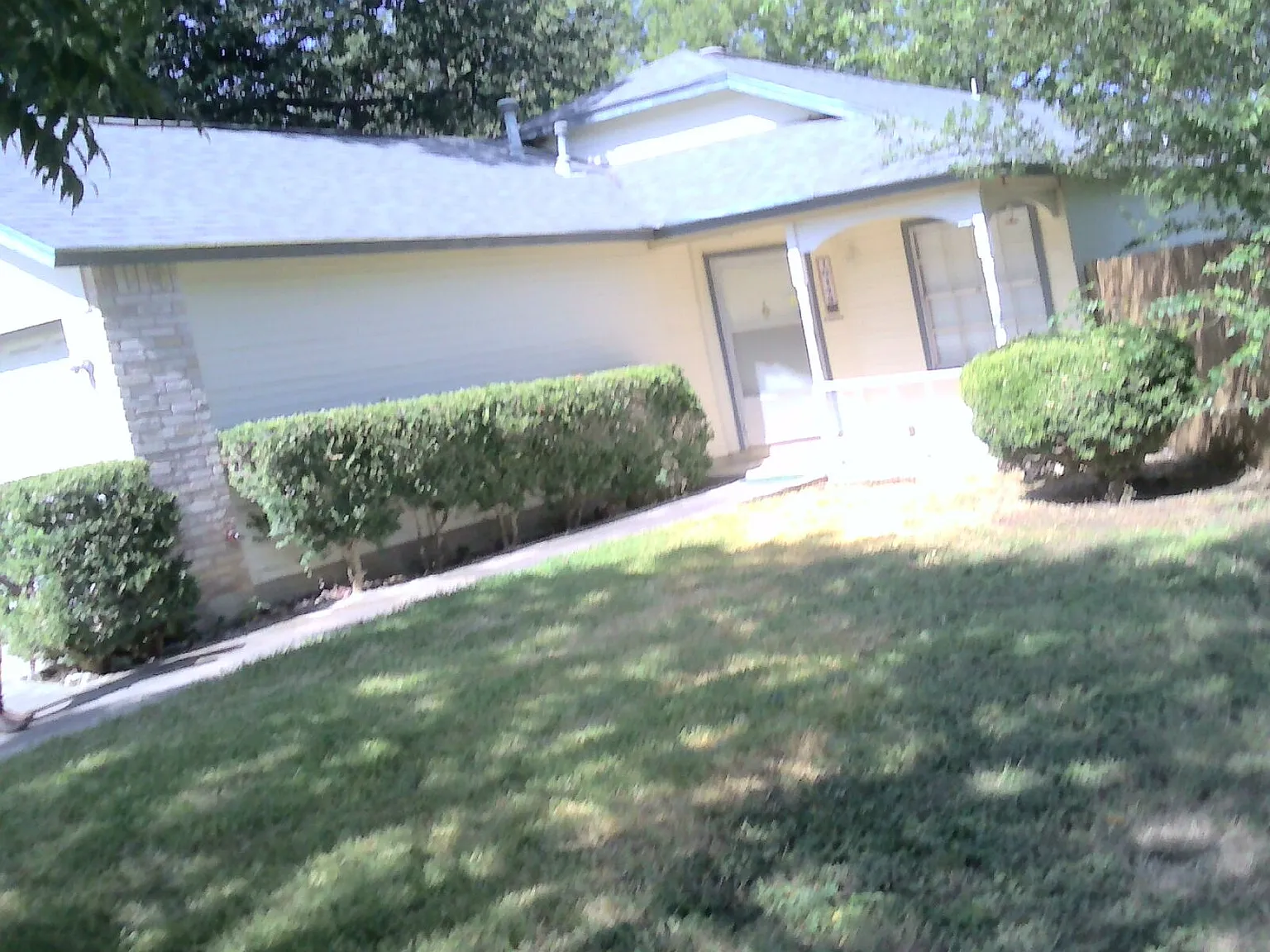 3 bed, 2.0 bath, 1281 sqft, $1,445 — Photo 2