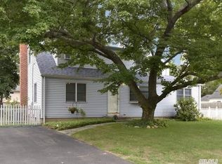 19 Laura Dr, Centereach, NY 11720