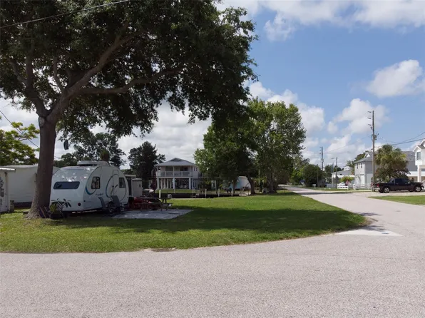 5236 Ray Dr, Weeki Wachee, FL 34607