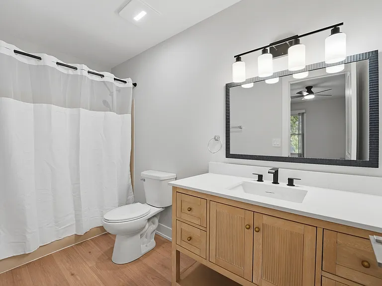 136 Edgewater Dr — Photo 10