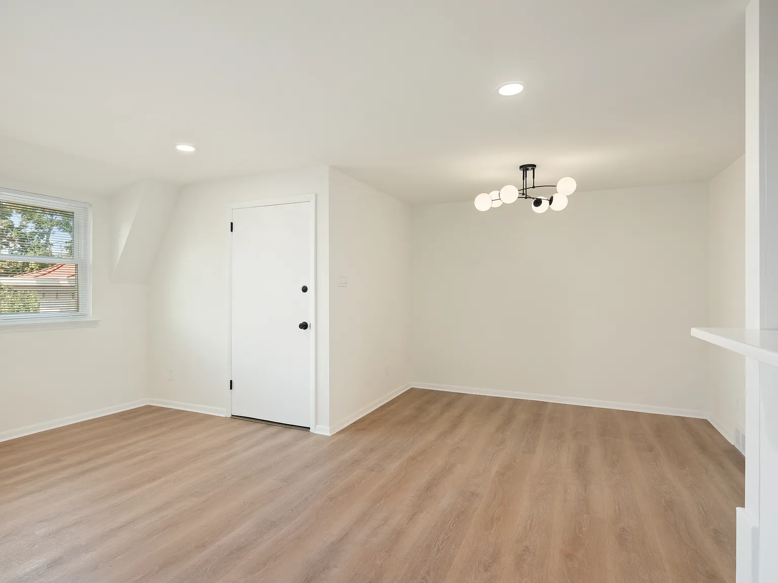 2 bed, 950 sqft, $1,850 — Photo 3
