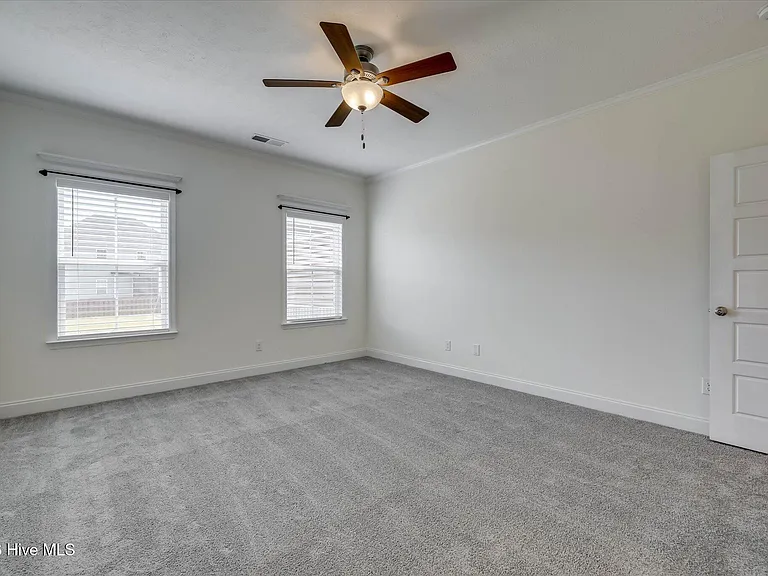711 Courtland Ln — Photo 15