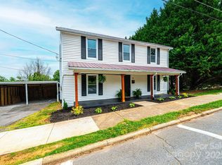 210 W 15th St, Newton, NC 28658